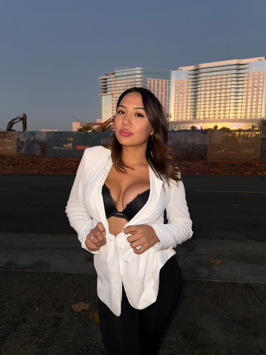 Take a pause and enjoy Ali Cruz — streaming from Hermosillo