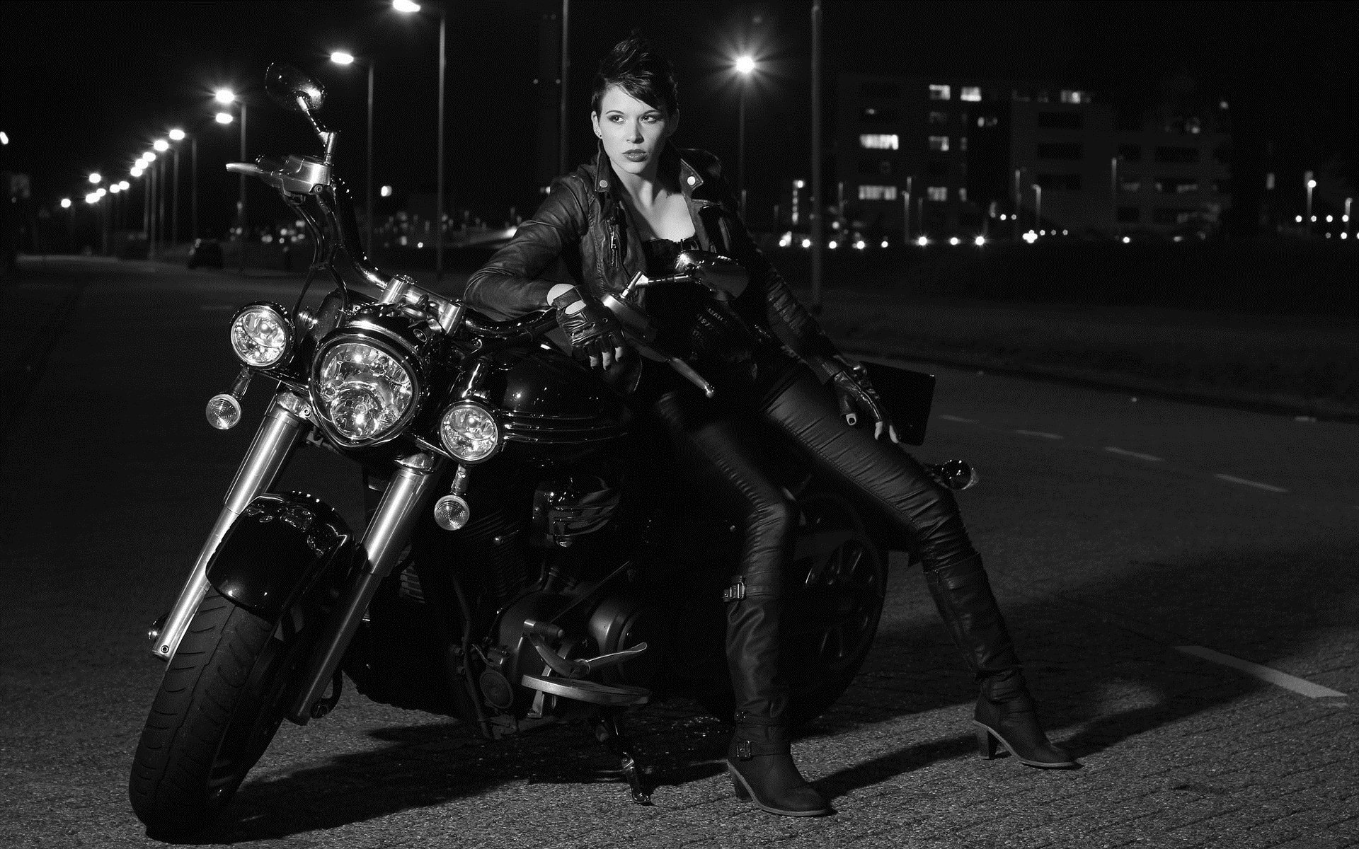 Photo Beautiful girls and motorcycles in Hermosillo