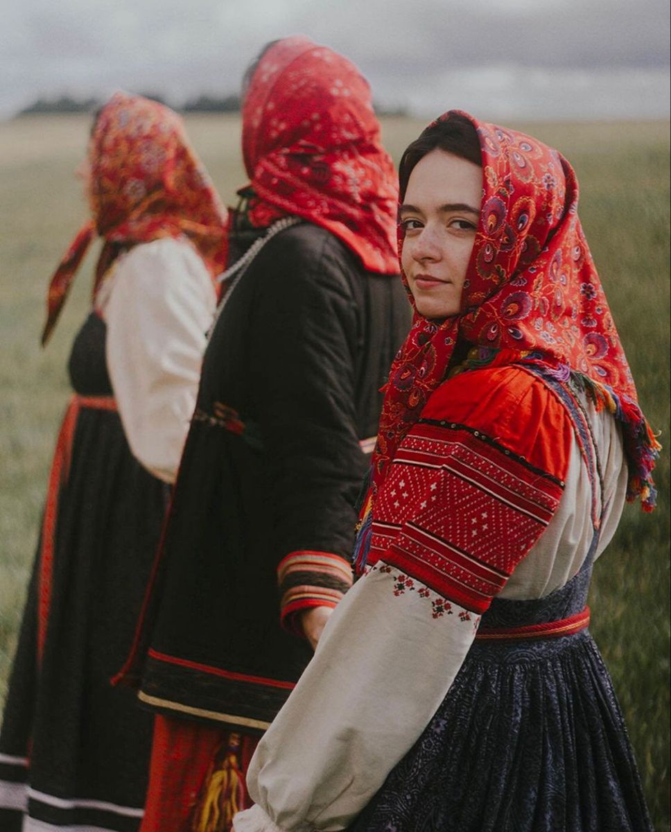 Women in Slavic costumes in Hermosillo